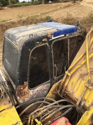 KOBELCO SK200 MARK 3 ราคา 555,000 บาท เครื่องดี ปั้มแรง โช่พอใช้ เอวแน่น ไฟฟ้าครบ จอขึ้น มอเตอร์เสีย เอกสารเล่มทะเบียน