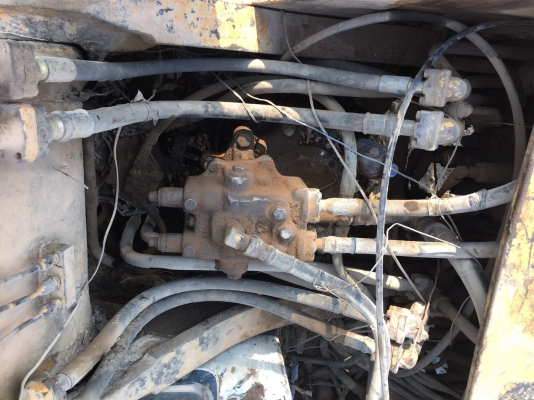 KOMATSU PC200-5 ไฟฟ้าครบ 475,000 บาท ชีเรียล 68,xxx  เครื่องดี ปั้มดี โช่หนา เอวขยับ ช่วงล่างเต็ม แอร์มี เอกสารเล่มทะเบียน