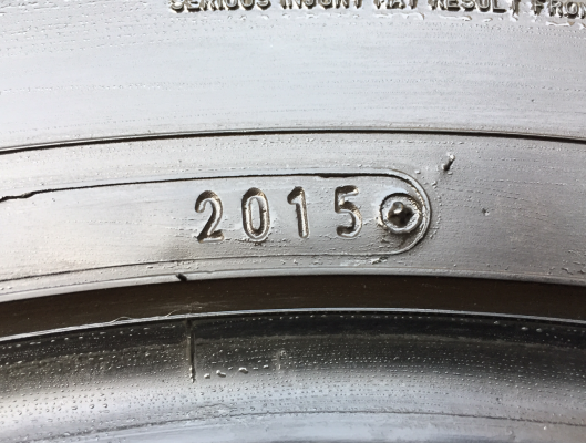 ยาง Dunlop 245 70 16 ปี15 เนื้อนิ่มๆ ดอกเต็ม ใช้ยาว ราคาไม่แพง