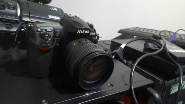 ถูกๆ &quot; กล้อง NIKON D200 และ วีดีโอ JVC Gy hd101 &quot; เหมา 6,900 บาท