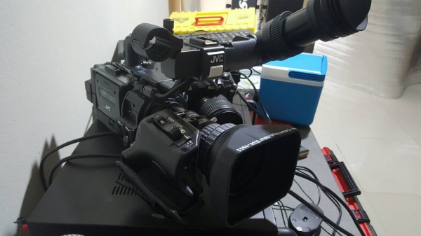 ถูกๆ &quot; กล้อง NIKON D200 และ วีดีโอ JVC Gy hd101 &quot; เหมา 6,900 บาท