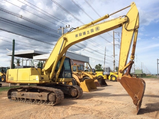 ขายรถแบคโฮ KOMATSU PC200-6 คอลโทรลสั้น รถนอกนำเข้าจากญี่ปุ่น สภาพสวยพร้อมใช้งาน มีVDOการทำงานครับ