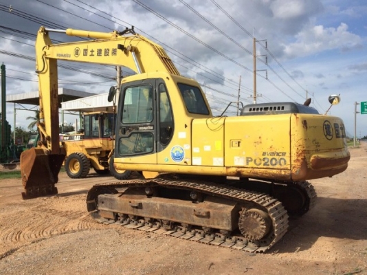 ขายรถแบคโฮ KOMATSU PC200-6 คอลโทรลสั้น รถนอกนำเข้าจากญี่ปุ่น สภาพสวยพร้อมใช้งาน มีVDOการทำงานครับ