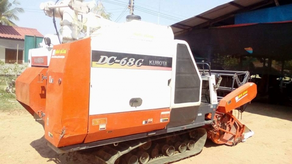 รถเกี่ยวข้าว คูโบต้า DC 68 g ปี 54 พร้อมเทลเลอร์ สภาพดีมากพร้อมใช้ รถเกี่ยวข้าว คูโบต้า DC 68 g ปี 54 พร้อมเทลเลอร์ สภาพดีมากพร้อมใช้