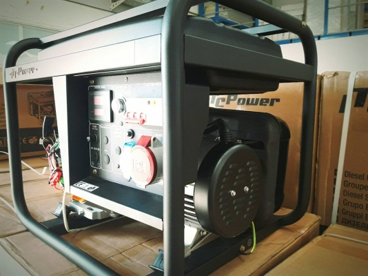 เครื่องปั่นไฟ ขนาด10KVA/8KW  3เฟส มีสินค้าพร้อมส่ง รับประกันสินค้า 1 ปี