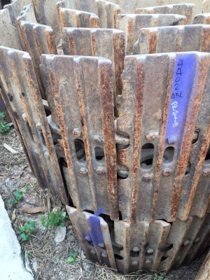 โซ่พร้อมใบเก่า KOMATSU PC200-3-5-6 ใบยาว 60 ซม. เส้นละ 40,000 บาท