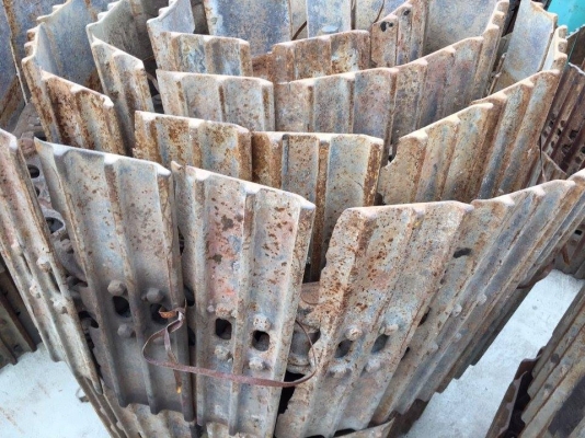 โซ่พร้อมใบเก่า HITACHI EX120-3-5 ใบยาว 60 ซม. เส้นละ 45,000 บาท