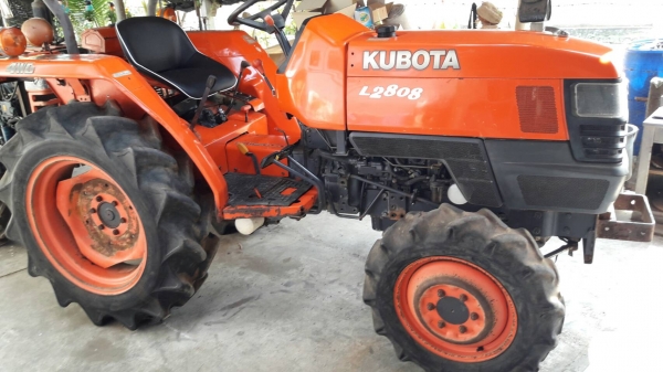 คูโต้า L2808เครี่อง เกียร์ดี สีเดิม หน้ากากขาวพิมพ์นิยม ตัวเปล่า98,000