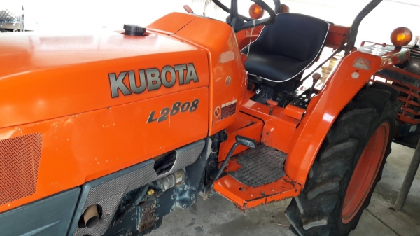 คูโต้า L2808เครี่อง เกียร์ดี สีเดิม หน้ากากขาวพิมพ์นิยม ตัวเปล่า98,000