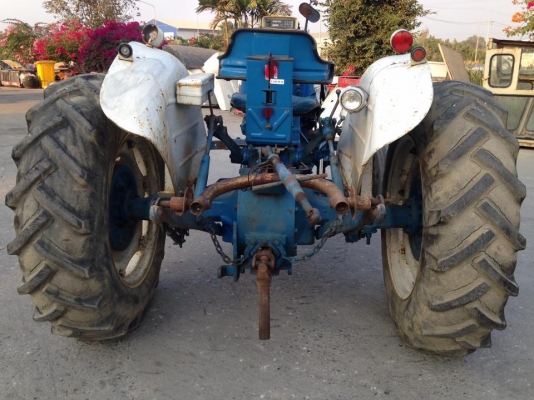 ขายรถไถฟอร์ด FORD รุ่น 2000 แรงม้า36hp.