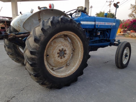 ขายรถไถฟอร์ด FORD รุ่น 2000 แรงม้า36hp.