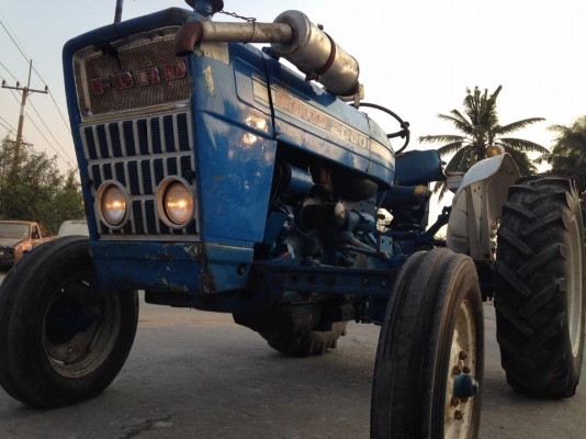 ขายรถไถฟอร์ด FORD รุ่น 2000 แรงม้า36hp.