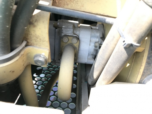 Komatsu PC40-7E ตู้เก๋ง เครื่องดำ ติดหัวเจาะกระแทก จากญี่ปุ่น Komatsu PC40-7E ตู้เก๋ง เครื่องดำ ติดหัวเจาะกระแทก จากญี่ปุ่น