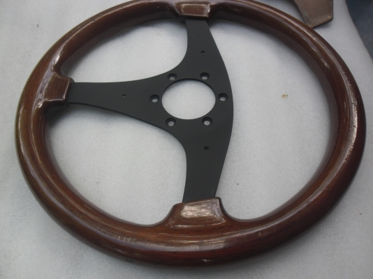 พวงมาลัยไม้