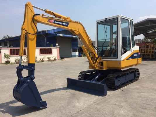 รถขุด KOMATSU PC30-6 มีหัวเก๋ง ทำสีใหม่ มือสองนำเข้าญี่ปุ่น