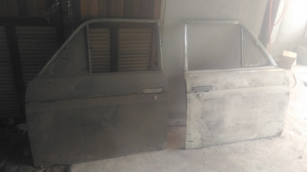 ขายประตูดัทสัน521ซ้าย ขวาบานละ2,500บาท