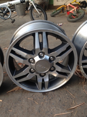 ขายล้อแม็กขอบ16ของอีซุสภาพสวย