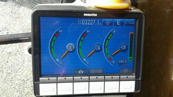 ขายดาวน์ Komatsu PC200-8MO ไมล์ชม.3,200 สภาพเหมือนใหม่ค่ะ