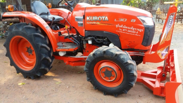 ขาย L3008 4WD พร้อมใบมีดหน้า รถสีเดิมคับ พร้อมใช้งาน