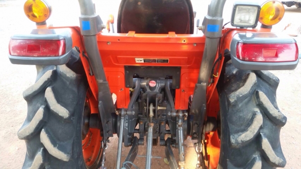 ขาย L3008 4WD พร้อมใบมีดหน้า รถสีเดิมคับ พร้อมใช้งาน