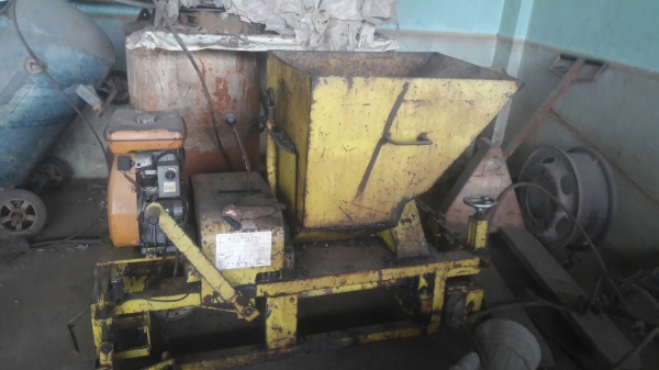 ขายด่วน เครื่องปูยางไหล่ทาง และ ทำลูกละนาถ ราคาเพียง 32000