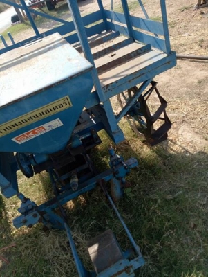 เครื่องปลูกอ้อยศรีกำแพงแสนร่องเดี่ยว