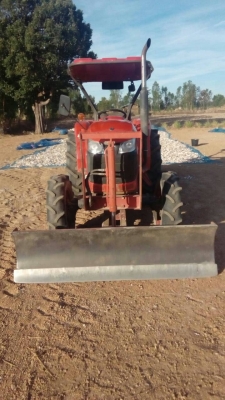 รถไถ 47 แรงอุปกร 2 ชิ้น    ยีห้อตราช้าง   รถปี 54    ช.ม 1800  นิดฯฯ  พร้อมลุยงาน ราคาเบา ฯ   360000 บาท ทะเบียนพร้อม  ( ดูรถก่อนต่อคับ ) ดูรถ จ . อำนาจเจริญ   วันทูคอล 098 668-3479 dtac 094 283-9369 สิทธิ์ คับ