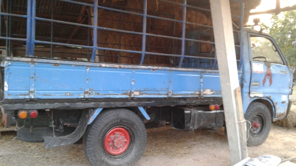 ขายตามสภาพรถสี่ล้อกลางเครืองเสียทะเบียนขาดปี54ราคาถูก