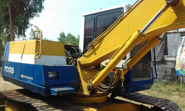 ขายรถขุดแบ็คโค KOMATSU PC100-5บูมสวย ไฟฟ้า เอวแน่นช่วงล่างเต็ม โซ่ใหม่ พร้อมทำงาน