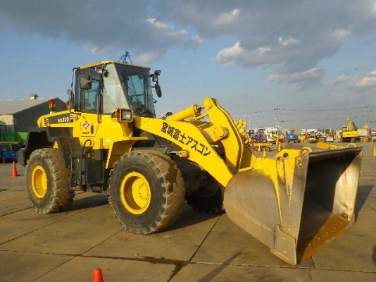 เข้าใหม่ครับ รุ่นใหม่ๆเลย KOMATSU WA320-6 นำเข้าจากญี่ปุ่น โทร.090-986-2521 อ๊อบ