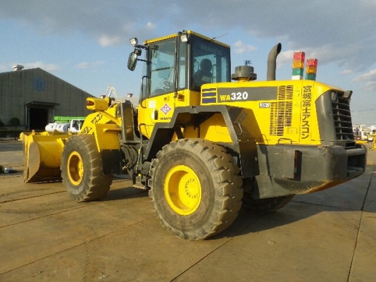 เข้าใหม่ครับ รุ่นใหม่ๆเลย KOMATSU WA320-6 นำเข้าจากญี่ปุ่น โทร.090-986-2521 อ๊อบ