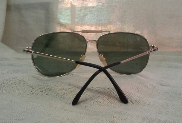 แว่นตาฝรั่งเศส ซุปเปอร์แบรนด์แถวหน้าของโลก โมเดล 'หยดน้ำตา' Vintage GUY LAROCHE handmade in France บิ๊กไซซ์! แว่นตาฝรั่งเศส ซุปเปอร์แบรนด์แถวหน้าของโลก โมเดล 'หยดน้ำตา' Vintage GUY LAROCHE handmade in France บิ๊กไซซ์!