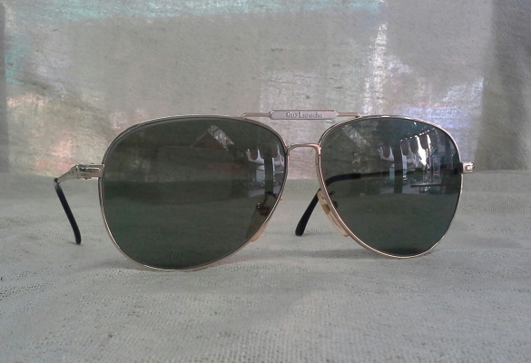 แว่นตาฝรั่งเศส ซุปเปอร์แบรนด์แถวหน้าของโลก โมเดล 'หยดน้ำตา' Vintage GUY LAROCHE handmade in France บิ๊กไซซ์! แว่นตาฝรั่งเศส ซุปเปอร์แบรนด์แถวหน้าของโลก โมเดล 'หยดน้ำตา' Vintage GUY LAROCHE handmade in France บิ๊กไซซ์!