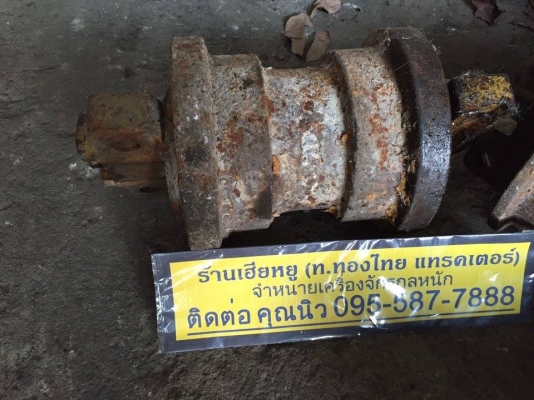 โรลเลอร์ KOMATSU PC100-1-2 ของเก่า ราคา 2,000 บาท (ราคาคุยได้)
