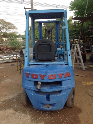 โฟล์คลิฟท์ toyota1.5t โฟล์คลิฟท์ toyota1.5t