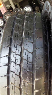 ขายยางป้ายแดง dunlop splt36 215/70r15 ยางปี17 สนใจติดต่อ ร้าน ก.เจริญการยาง ครับ 081-3747940