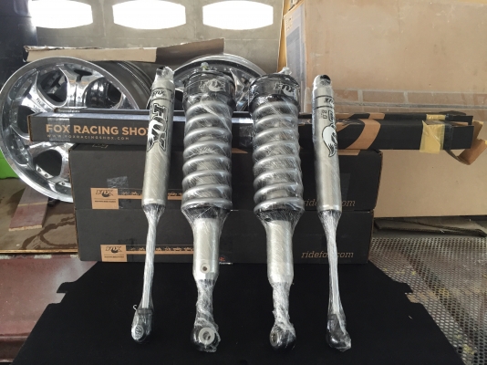 ต้องการขายโช้คFox Racing ใส่วีโก้หรือรีโว่ได้ครับ