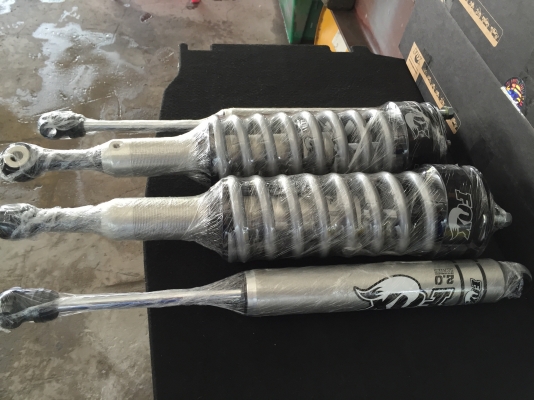 ต้องการขายโช้คFox Racing ใส่วีโก้หรือรีโว่ได้ครับ