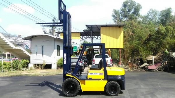 Komatsu FD30-11ขนาด3ตัน เสาสูง3เมตร เกียร์ธรรมดา เครื่องยนต์ดีเซลC240 ยางตันใหม่4เส้น ราคาต่อรองได้0816161541