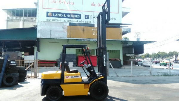 Komatsu FD30-11ขนาด3ตัน เสาสูง3เมตร เกียร์ธรรมดา เครื่องยนต์ดีเซลC240 ยางตันใหม่4เส้น ราคาต่อรองได้0816161541