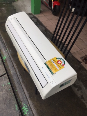 **** ขายคอยเย็น LG 9000 BTU สภาพดี ****
