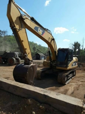 CAT 320D