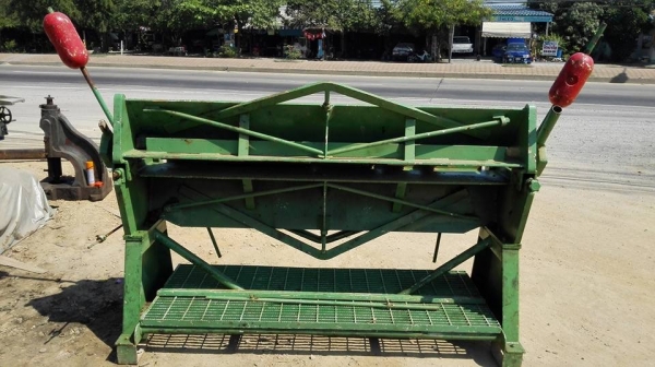 ** SOLD ** เครื่องพับมือโยกรุ่นหนัก CHICAGO 6 ฟุต 180 cm ฟันถอดได้งานนอกสภาพสวยพร้อมใช้งาน