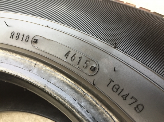 ยาง Dunlop 215-70-15 ปี 15 ครบชุด 4 เส้น 5500 สภาพสวยๆไม่มีปะไม่บวมไม่กินข้าง ดอกยางเหลือเยอะเอาไปวิ่งกันใด้อีกยาวค่ะ ยาง Dunlop 215-70-15 ปี 15 ครบชุด 4 เส้น 5500 สภาพสวยๆไม่มีปะไม่บวมไม่กินข้าง ดอกยางเหลือเยอะเอาไปวิ่งกันใด้อีกยาวค่ะ