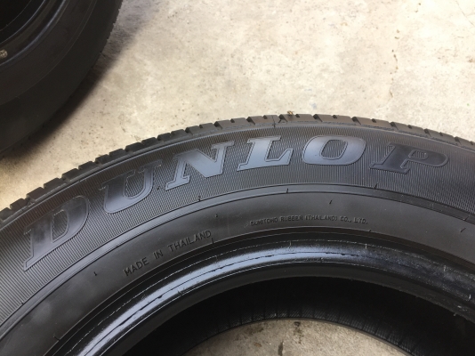 ยาง Dunlop 215-70-15 ปี 15 ครบชุด 4 เส้น 5500 สภาพสวยๆไม่มีปะไม่บวมไม่กินข้าง ดอกยางเหลือเยอะเอาไปวิ่งกันใด้อีกยาวค่ะ ยาง Dunlop 215-70-15 ปี 15 ครบชุด 4 เส้น 5500 สภาพสวยๆไม่มีปะไม่บวมไม่กินข้าง ดอกยางเหลือเยอะเอาไปวิ่งกันใด้อีกยาวค่ะ