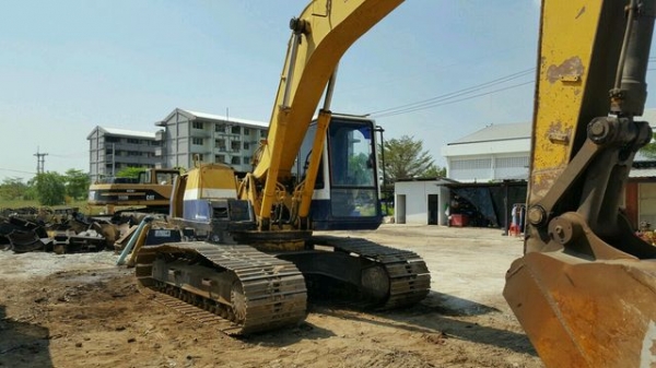 ขาย!! &gt;&gt;&gt; Komatsu Pc200 รุ่น 5 คอนโทรนสั้น &lt;&lt;&lt; เบอร์ติดต่อ 098-7155789