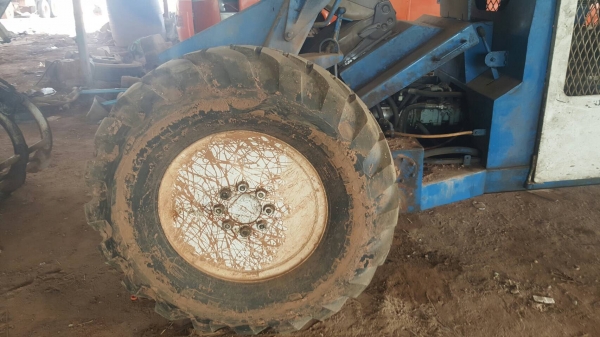 ขาย รถคีบ 3 ล้อ เครื่อง ISUZU 85 แรงม้า ปั้มดี ยางเต็ม รถใช้งานได้ดีครับ