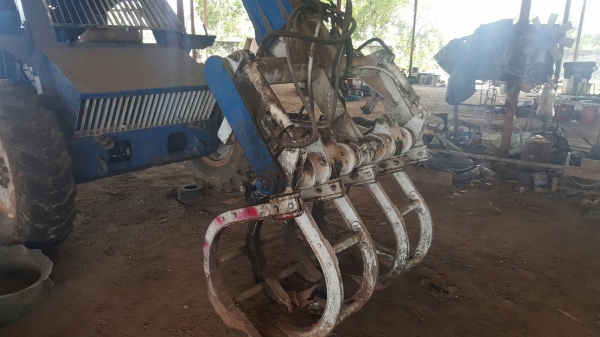 ขาย รถคีบ 3 ล้อ เครื่อง ISUZU 85 แรงม้า ปั้มดี ยางเต็ม รถใช้งานได้ดีครับ