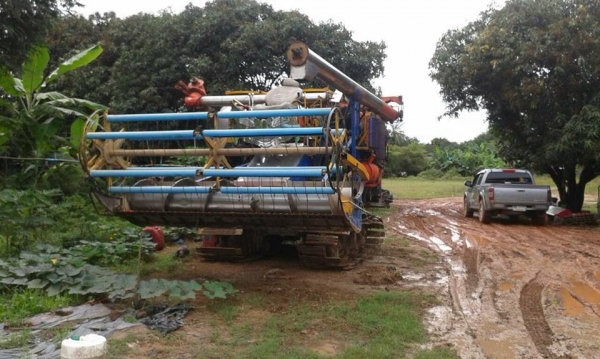 ขายรถเกี่ยวข้าว ไทยเส็งเครื่อง HINO JO8C225เทอร์โบว์ ช่วงล่าง10เพลาใหญ่ ปั๊ม22