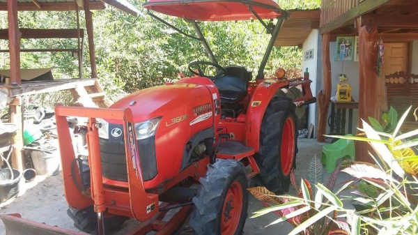 ขายรถไถคูโบต้า L3608 ใบมีดหน้า ผานหลัง ทำงาน1,1xx ชม.เอกสารทะเบียนครบ